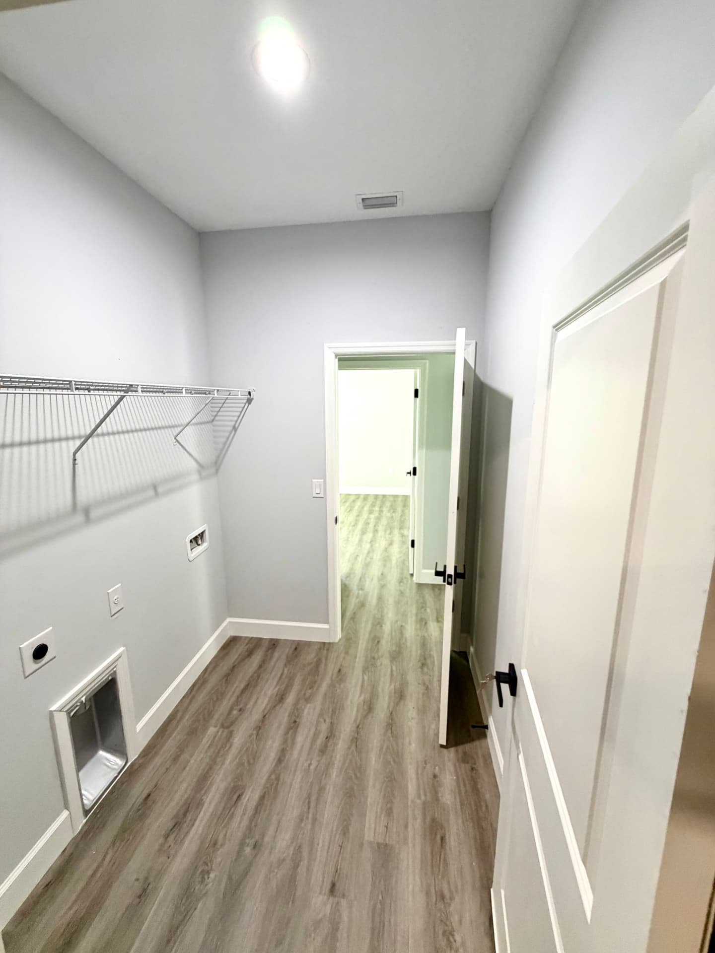 3297 Audette St — photo 9