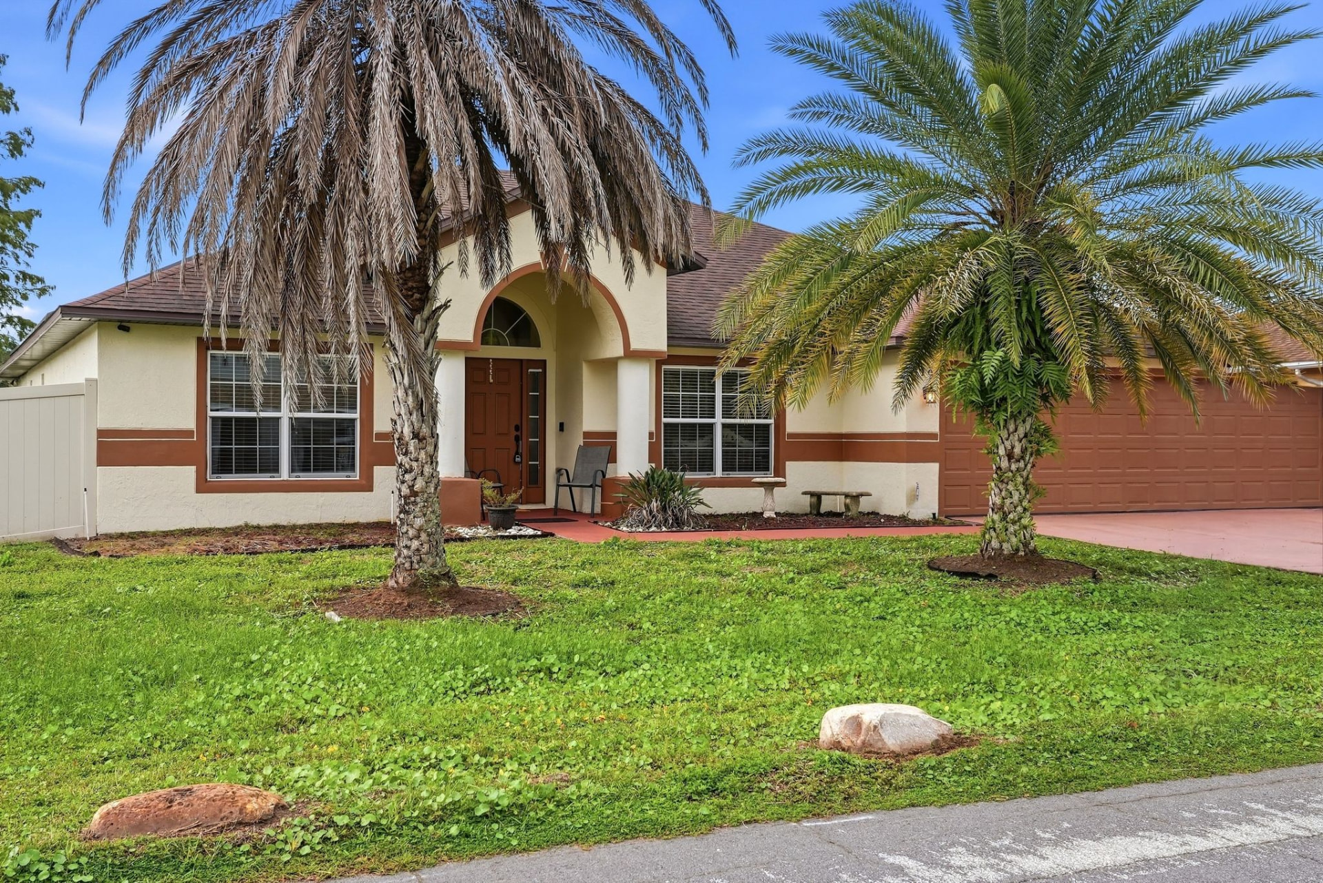 319 Marquee Dr — photo 2